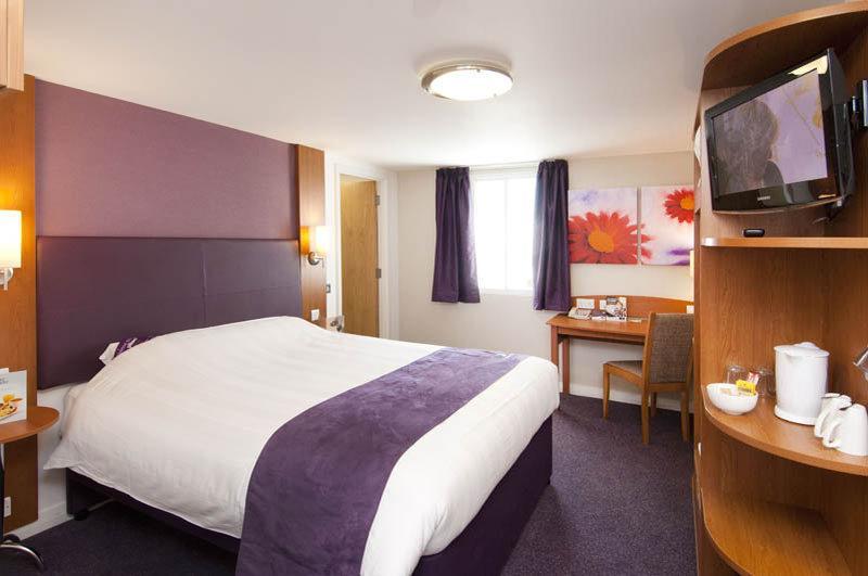Premier Inn Glasgow Newton Mearns Exterior photo