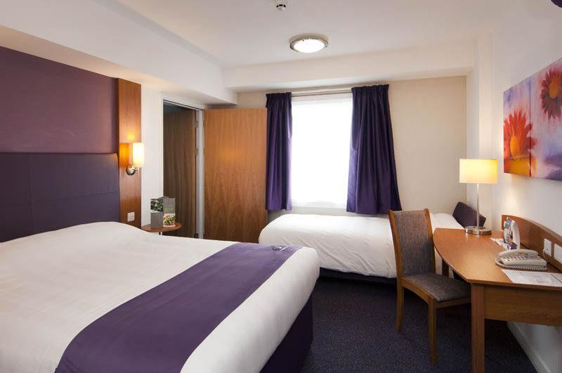 Premier Inn Glasgow Newton Mearns Exterior photo